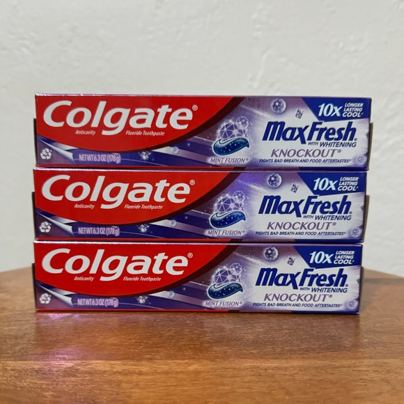 3/$6 !! - Colgate Max Fresh Whitening Anticavity Toothpaste Mint Fushion, 6.3 Oz - Picture 2 of 4